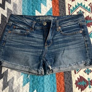 New without tags American Eagle size 6 stretch shorts!!!!